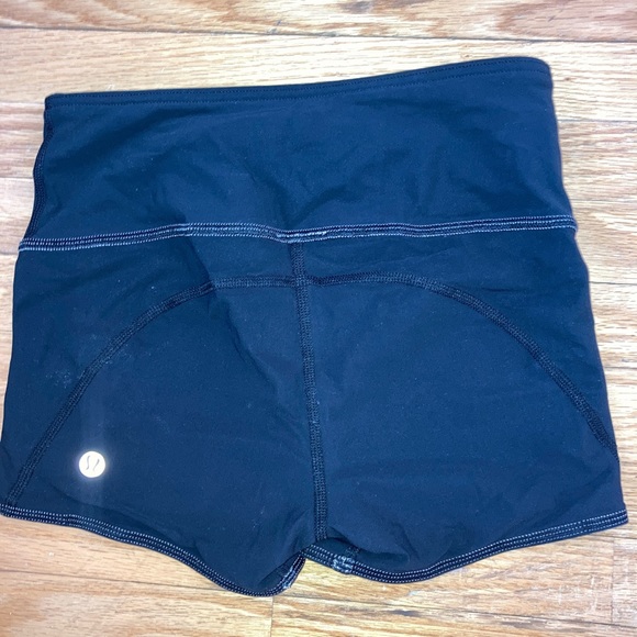 Reversible Lululemon shorts - Picture 3 of 4